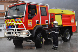 Sapeurs-pompiers-dans-les-Pyrenees-Orientales_large.jpg