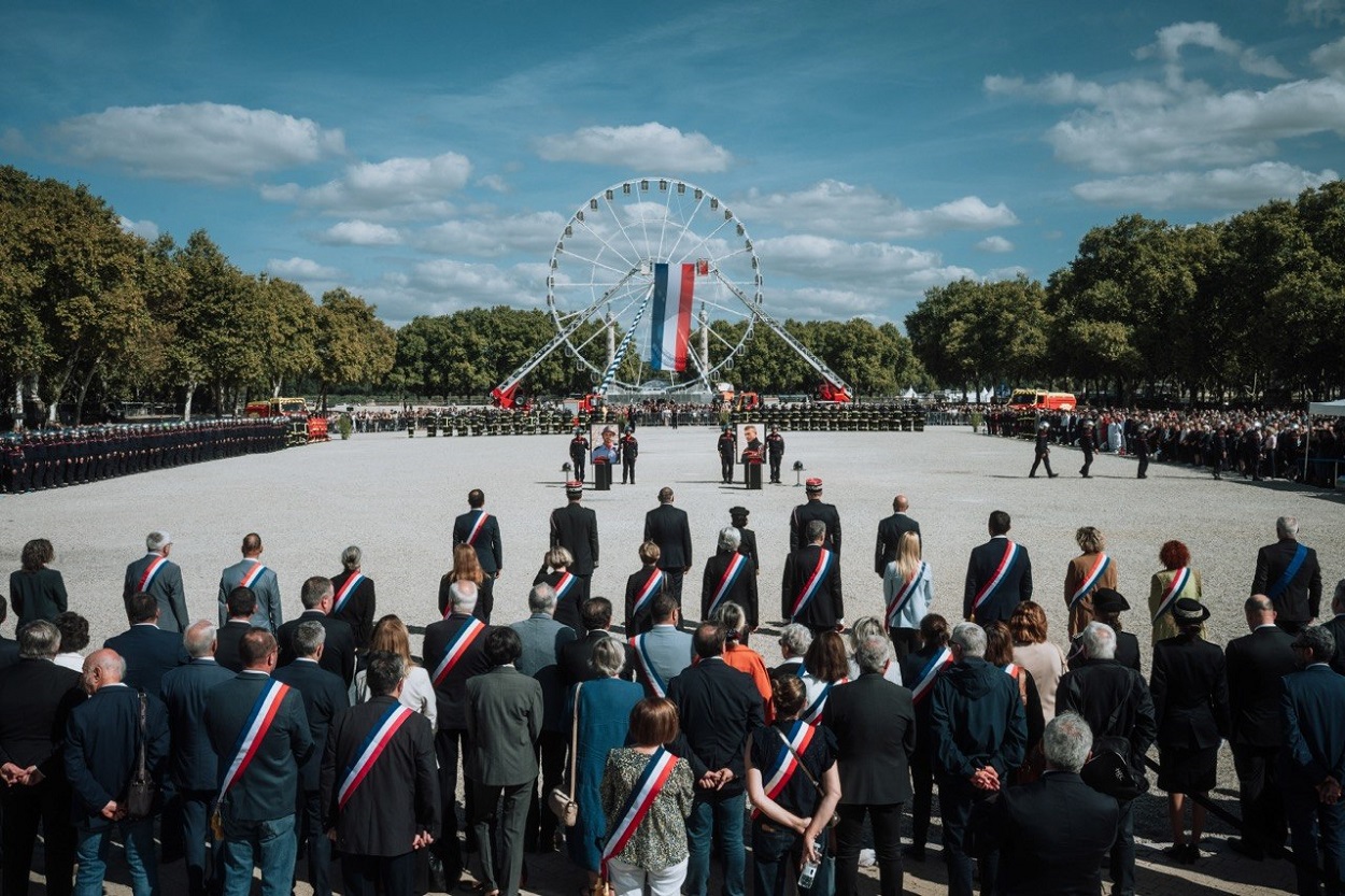 Hommage-bordeaux-pompiers-elus.jpg