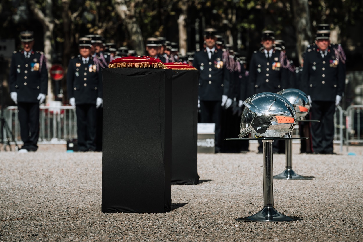 Hommage-pompiers-bordeaux3.JPG