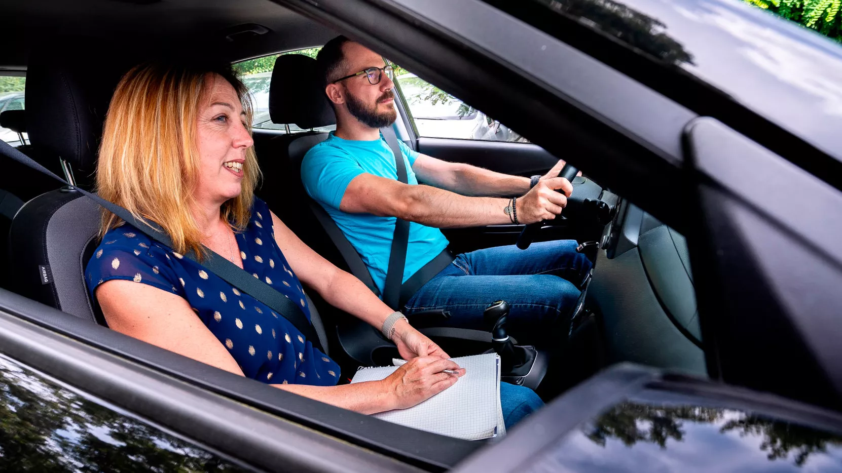 Photo inspecteur du permis de conduire et de la sécurité routière